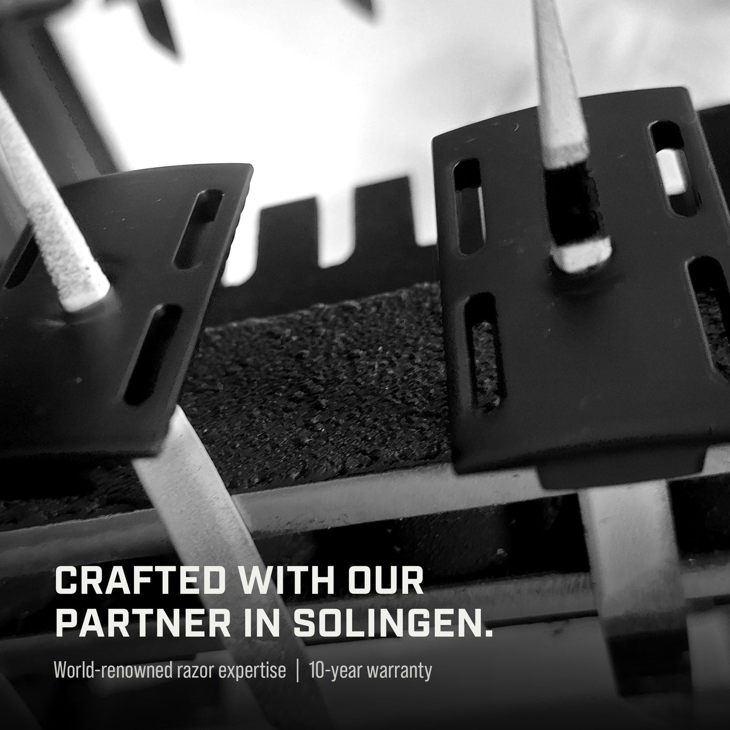 DOUBLE-EDGE SAFETY RAZOR + 10 BLADES | SMOOTHER SHAVE, LESS IRRITATION